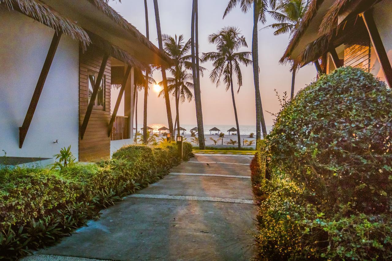 Eskala Hotels And Resorts Ngwesaung Exterior photo
